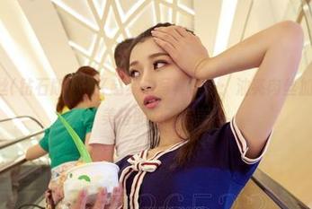 AISS爱丝(钻石版) – 《赵梦洁写真集》：油亮肉丝加黑裙，完美搭配的不完美