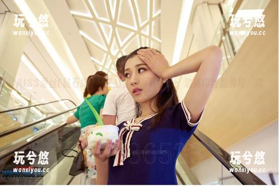 AISS爱丝(钻石版) - 《赵梦洁写真集》：油亮肉丝加黑裙，完美搭配的不完美