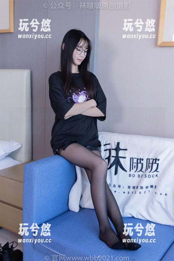 BoBoSocks袜啵啵-甜甜圈 BoBoSocks袜啵啵 - 高跟鞋和甜甜圈,私拍也太有意思了吧,这种搭配我也是醉了。