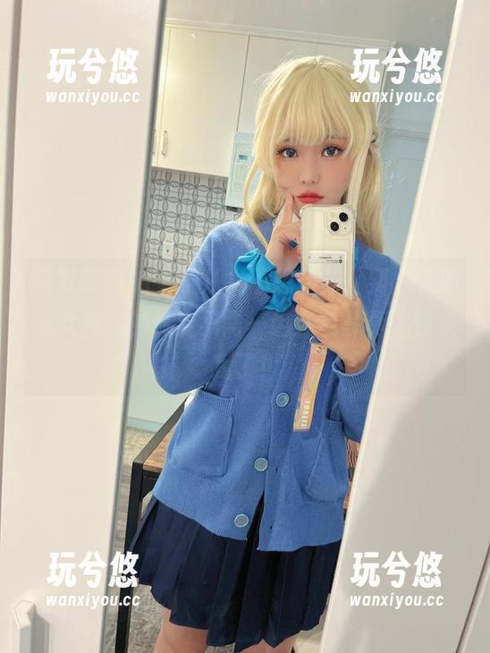 我发现ElyEE子从“不想起床”到“天鹅绒女神”的转变只需一组红色写真，惊呆我了！