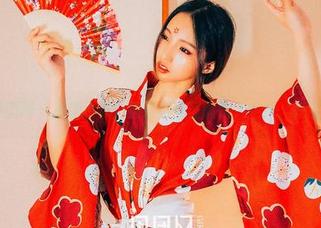 GIRLT果团网 – 精选合集：黄歆苑的圣诞街头走秀，完全不怕冷！