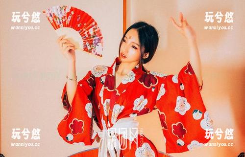 GIRLT果团网 - 精选合集：黄歆苑的圣诞街头走秀，完全不怕冷！