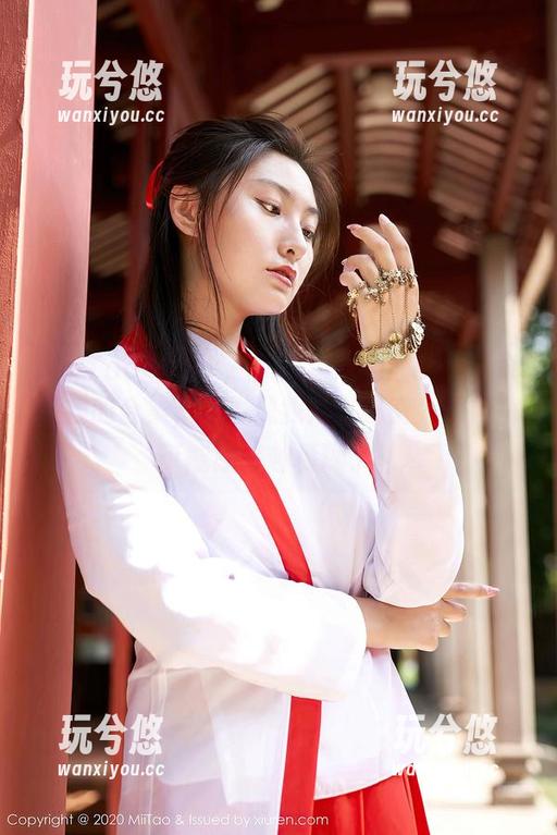 MiiTao蜜桃社-Cris_卓娅祺 MiiTao蜜桃社 - 从头到尾翻遍Cris_卓娅祺的合集,我发现我对“秘密”的理解可能越来越模糊了。