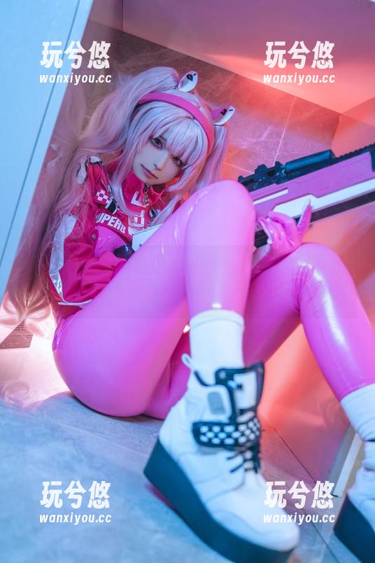 Quan冉有点饿 载上Quan冉有点饿(在初音酱的写真中)食欲是无限的!