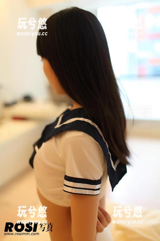 ROSI一览(图)：这翘臀，简单来说，不容错过。