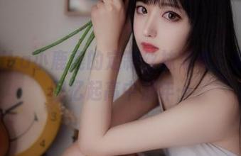看Shika小鹿鹿的定制丝袜写真，竟让我回忆起高中那年…