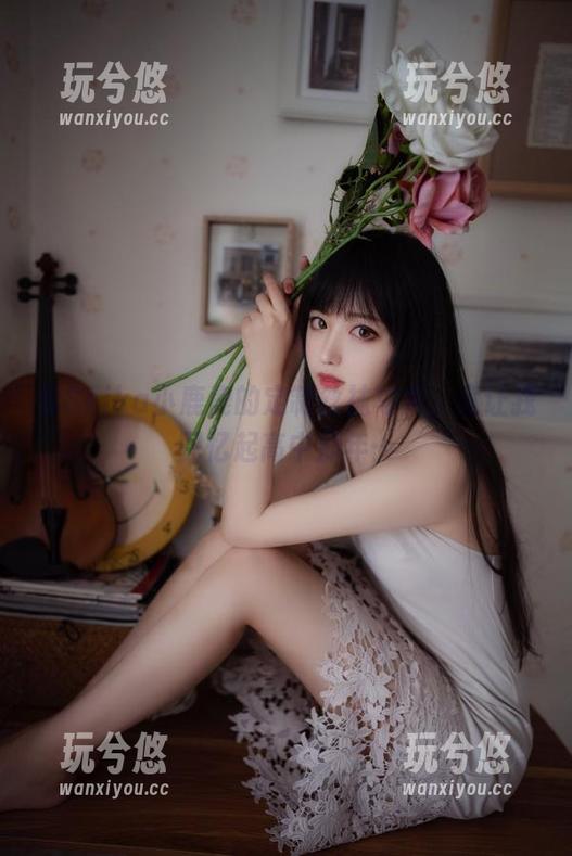 看Shika小鹿鹿的定制丝袜写真，竟让我回忆起高中那年…