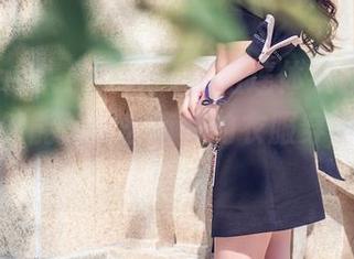 TouTiao头条女神 – 这组连体衣套图，小热巴居然能把那么简单的衣服穿出一堆花样。