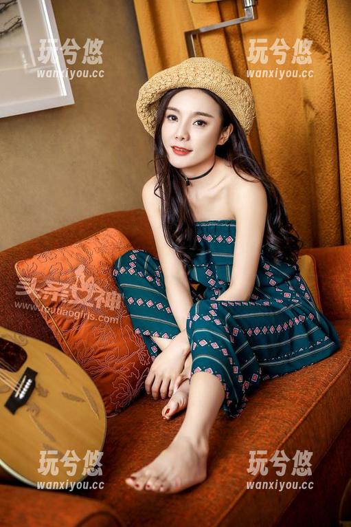 TouTiao头条女神-杨漫妮baby TouTiao头条女神 - 杨漫妮baby的网袜奇遇:原图背后的那些小细节