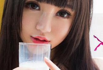 UGirls尤果网 – 穿上职业装，郝晴Grace在高清写真中加入了一点点放飞自我的调调！