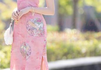 Xiuren秀人网 – 原图就像不小心闯进仙境的超现实，何梦兮Stacy的婚纱引导着我去下载。