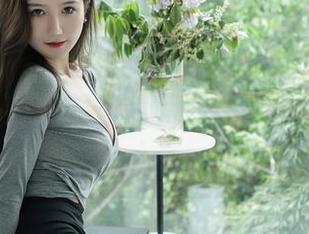 Xiuren秀人网 – 短裙下的安然Maleah与美丽的“照片”，就像勇敢的朋友，时不时地借我个镜头来拍个“美图”！