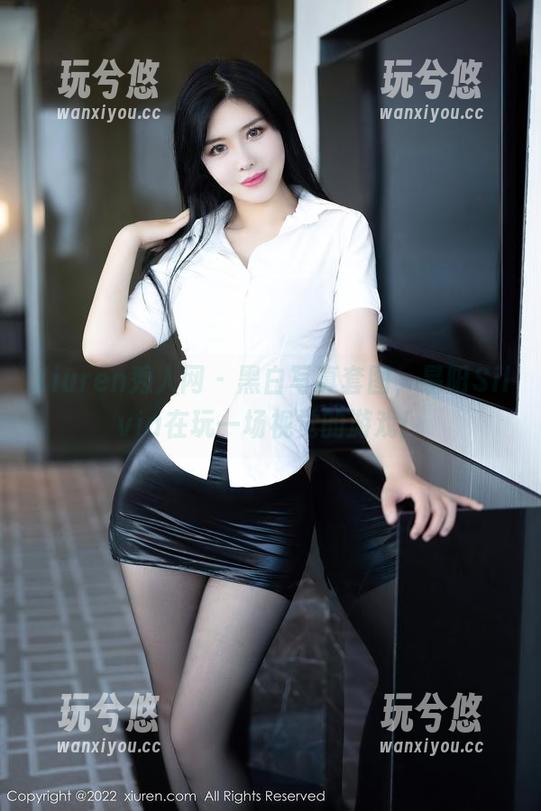 Xiuren秀人网-易阳Silvia Xiuren秀人网 - 黑白写真套图,易阳Silvia在玩一场视觉的游戏!