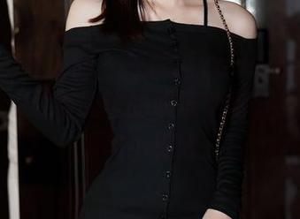 Xiuren秀人网 – 王馨瑶Yanni新推秘书写真集，更新身边的职场情绪，全是小心事和小美好。