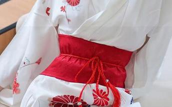 Xiuren秀人网 – 龙雪儿的礼服套图，真是让人眼花缭乱——一秒钟变优雅女神？
