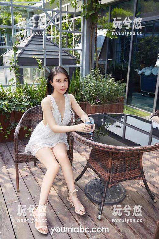 YouMi尤蜜荟 - Yomi悠蜜带来的海边印象，在线慢慢品，图片透着一种淡淡的哀愁。