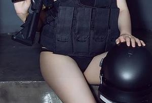 YouMi尤蜜荟 – 海风打乱头发的黄依婷，套图分享，除了拍照我还能干嘛？