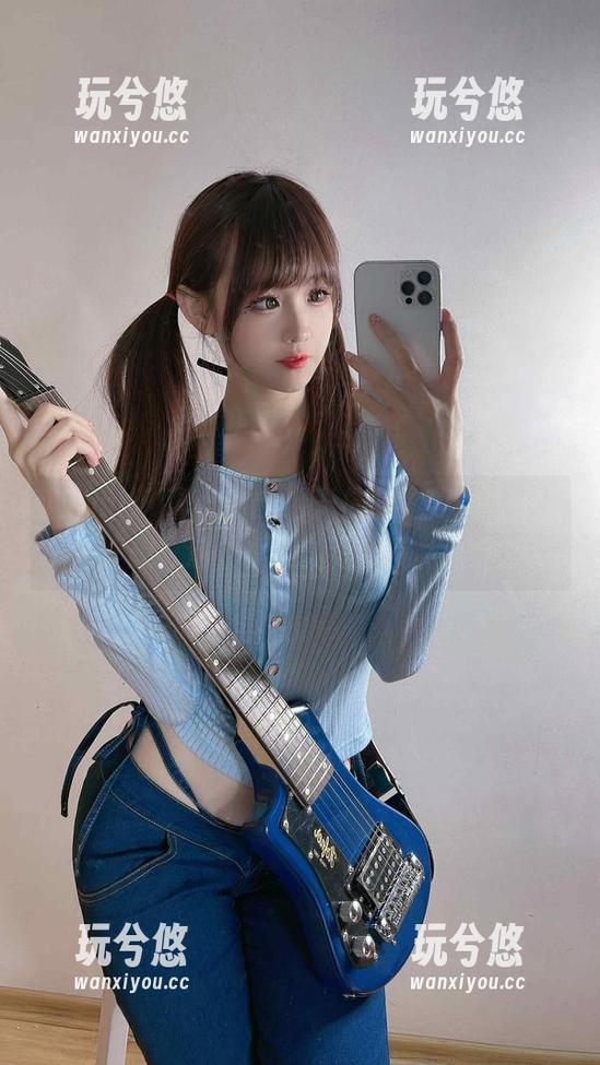 翻到miko酱ww的洛天依旗袍照片，心里不禁想：这位小姐姐是不是太美了？