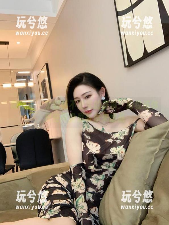 微密圈 - 定制版不爱笑的赛琳：豹纹连体只在网盘里等你来细品