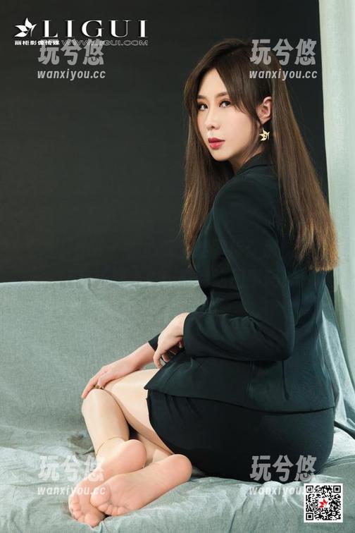 丽柜ligui-愉心 丽柜ligui - 愉心新上架图库:那抹红色让我怀疑人生…真有这回事吗?