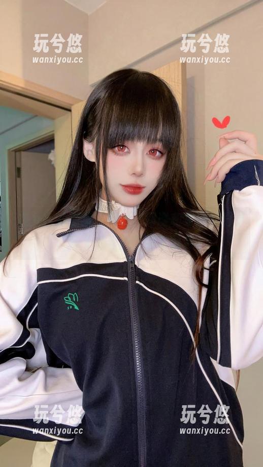 在九言的高清写真里，间谍和家族的旧事，难免会牵动些悲欢离合。
