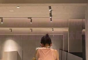 微密圈 – 系列作品：俏妞qiaoniu66的丝袜美腿，原图里的衣服也太配腿了吧！