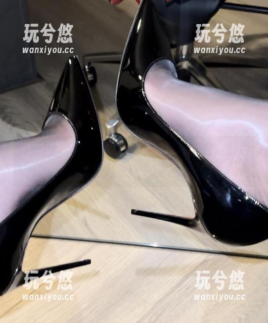 保守的二舅妈 微密圈 - 保守的二舅妈的裸足私拍,是否有种让人想深究的气息呢