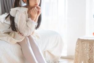 最新图库更新：六味帝皇酱穿职业装，我敢打赌，比我的西装还能抢眼！