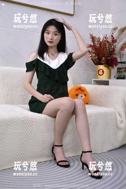 初夏女神-安妮 初夏女神 - 从办公桌到拍摄台:安妮的创意套图