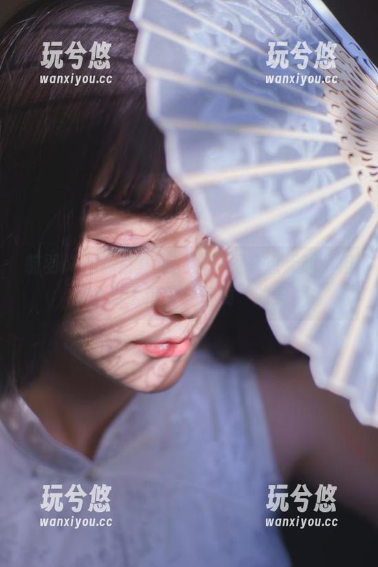 前羽rr的黑白壁纸：乍一看有点无趣，但你会爱上这种‘冷漠’的美。
