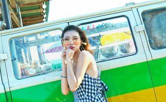 嗲囡囡 – 流氓小巫女与黑丝的完美结合：美图之内的微妙暗示。