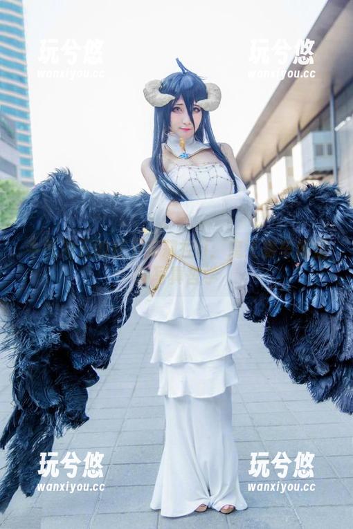 牛气冲天的在下萝莉控ii：魔王赛车服里的写真哲学