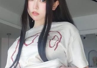 从办公室到生活，女主K化身秘书，cos丝袜中来下载一睹风采！