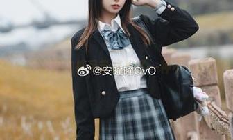 看这组图片，安曜曜真的把吊带搭出了一种不一样的气质，太迷了