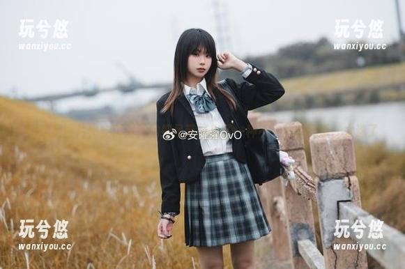 安曜曜 看这组图片,安曜曜真的把吊带搭出了一种不一样的气质,太迷了