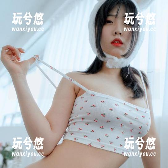 宋哈娜 这高跟鞋的魔力:每次看到宋哈娜都忍不住把我的小沙发垫拖出来当椅子!