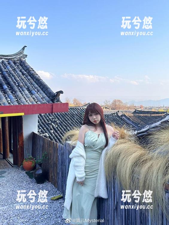 宝儿mysterial 宝儿mysterial的纯白图包,明明是简约,却夹杂了些什么不和谐的音符?