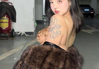 微密圈 – 写真狂热分享：小u优优子的豹纹内裤之路