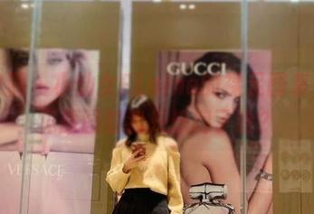 微密圈 – 小仙女ELaine的裸足图集，初见原图时我只想问了啥？