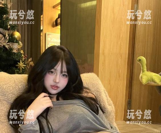 小优优子 微密圈 - 小优优子的写真,办公室的空气似乎变得有些厚重,而她却自得其乐