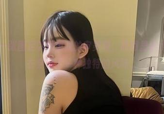 微密圈 – 一张图足以颠覆我的审美观，原图里小优优子把泳衣穿出了一种独特的风味。