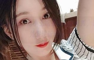 微密圈 – 游泳？不，是小玉吃果冻的泳衣秀，美图让我意外发现新玩法