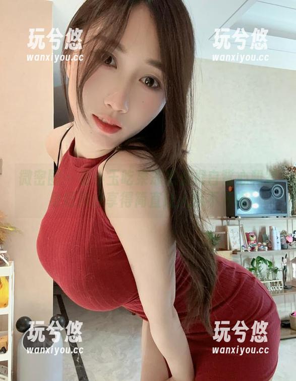 小玉吃果冻 微密圈 - 看小玉吃果冻怎么把白背心和紧身短裤分享得简直让人挪不开眼