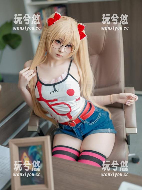 幼水铃衣的双人校服，免费图集中别样解锁校园记忆，等你来哦！