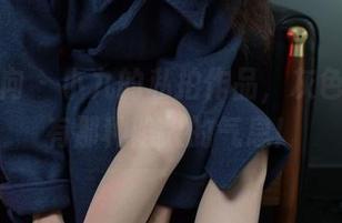 异思趣向 – 小九的私拍作品，灰色配得真有那种陷入的气息！