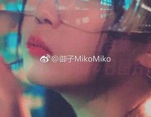 御子Yumiko的圣诞在线合集，别再偷懒了，快来更新你的节日图片库！