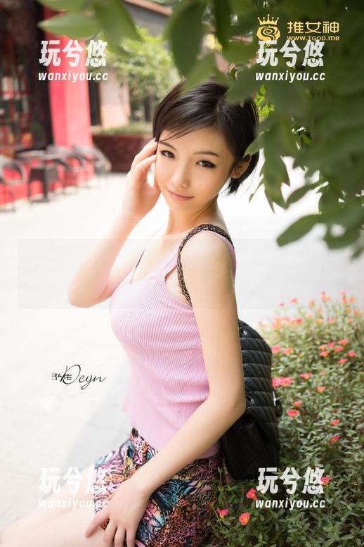 推女神-施忆佳 推女神 - 写真之中,施忆佳的美脚让人想多几秒。