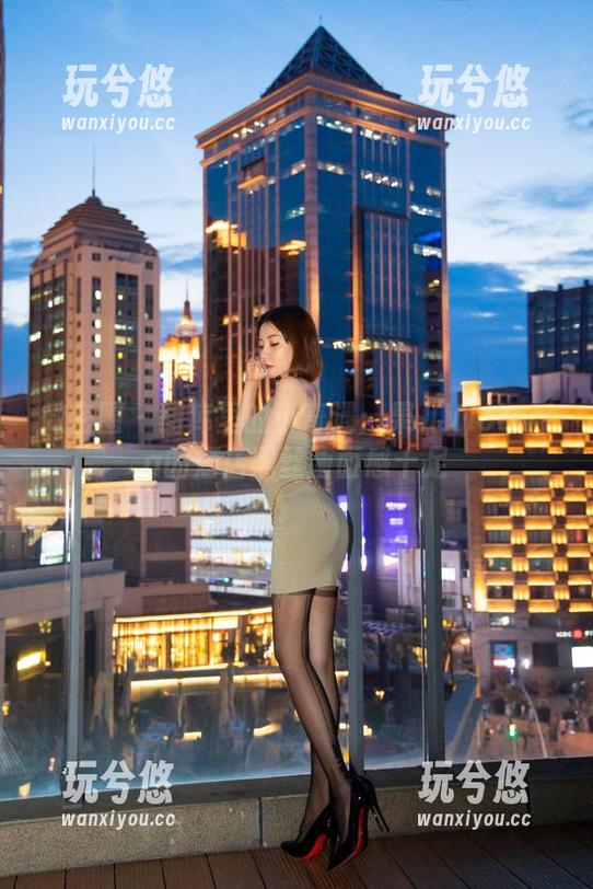微密圈 - 图库里的小奇遇：果儿Victoria的酒店黑丝画面感十足