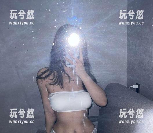 微密圈 - 桃沢樱呀ゎ的全套图包，黄色战袍好像在跟我说‘看我，穿我’！