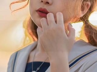 吉他妹妹最新图册，梨瑾瑾今天又在线上，像个音乐节目主持人！